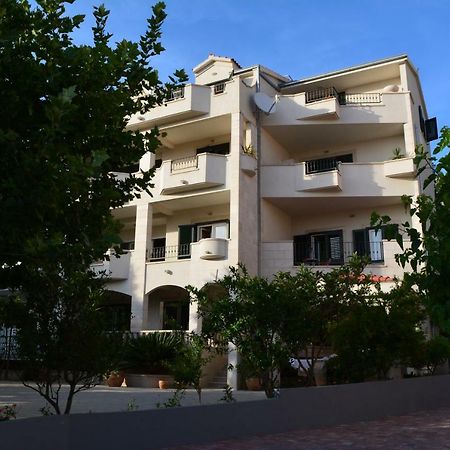 Apartments Villa Lili Tučepi Buitenkant foto
