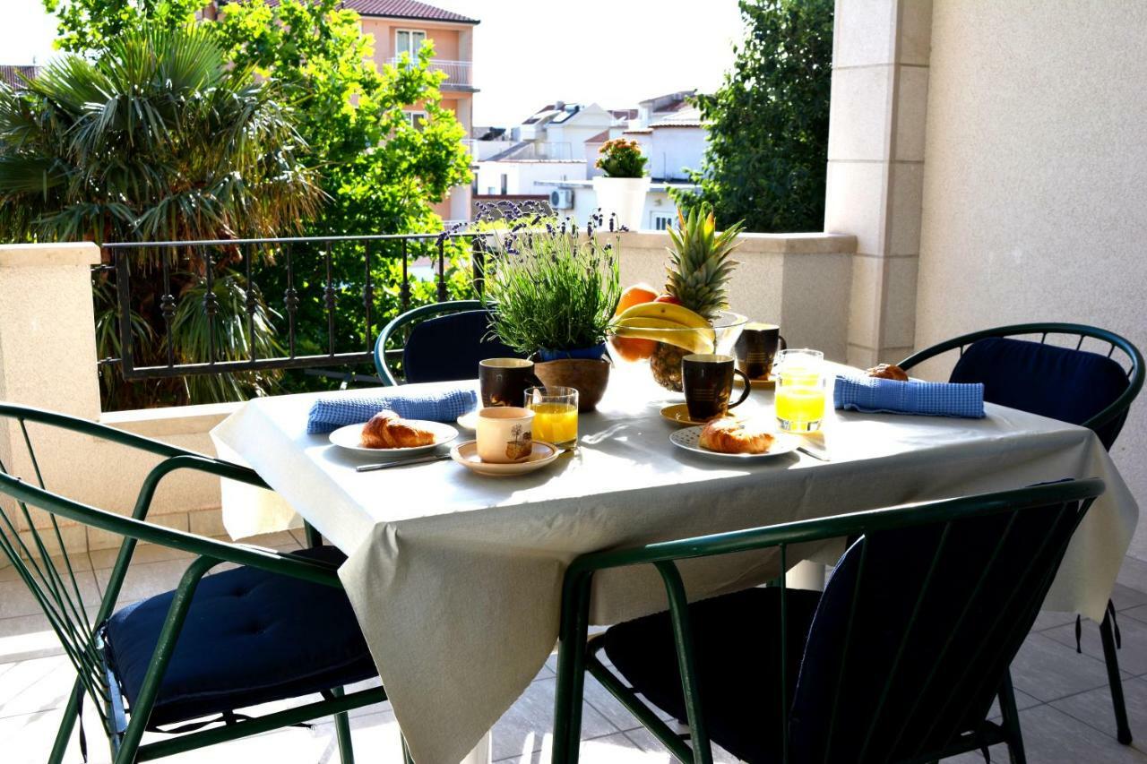 Apartments Villa Lili Tučepi Buitenkant foto