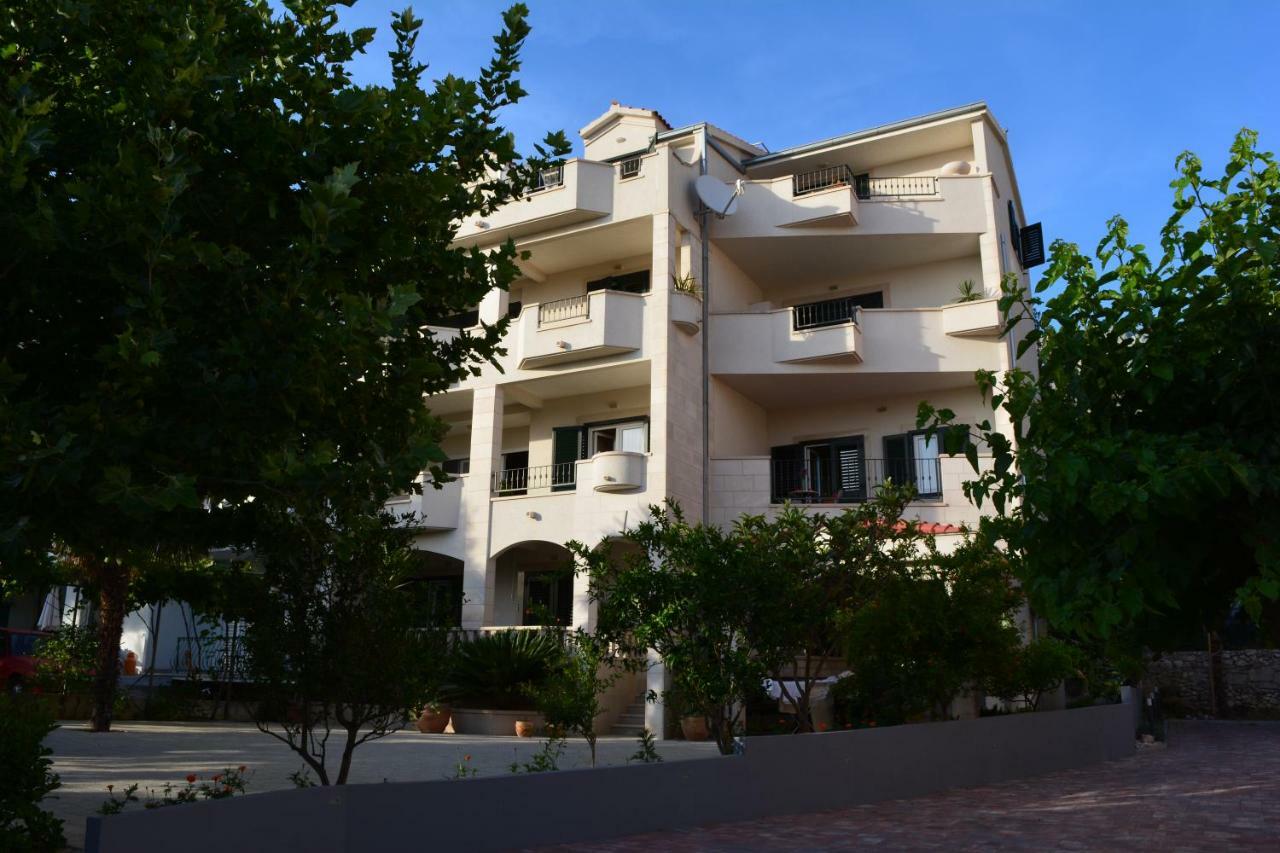 Apartments Villa Lili Tučepi Buitenkant foto