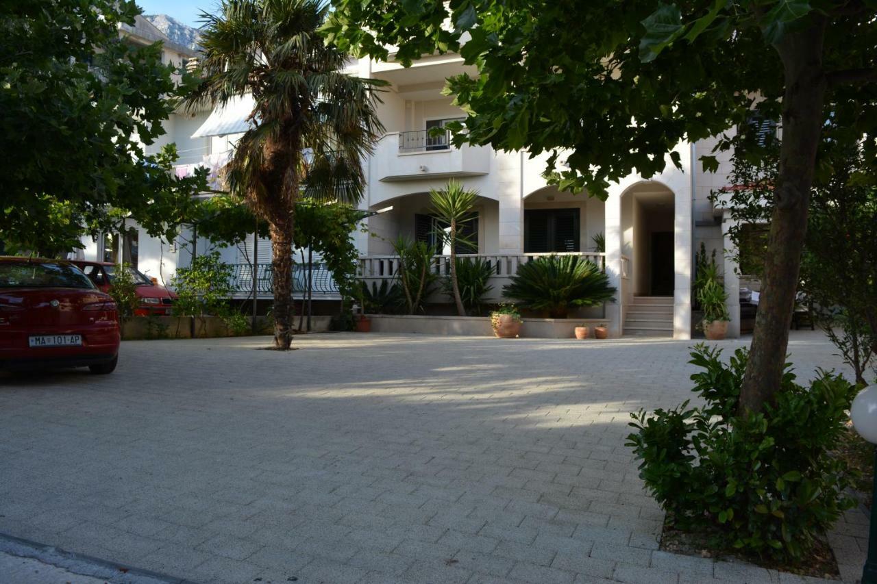 Apartments Villa Lili Tučepi Buitenkant foto