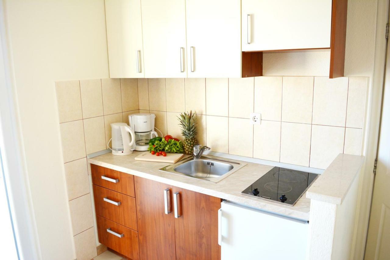 Apartments Villa Lili Tučepi Buitenkant foto