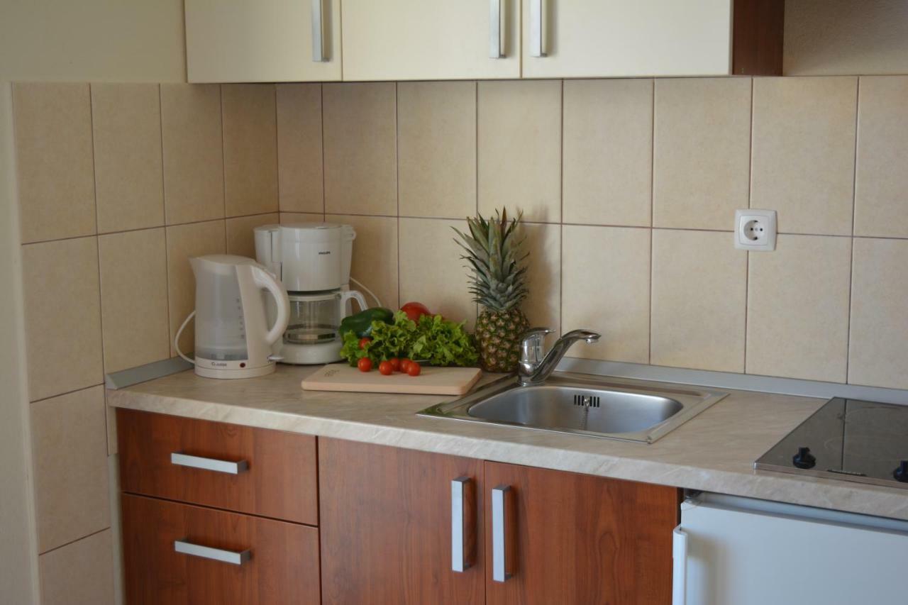 Apartments Villa Lili Tučepi Buitenkant foto