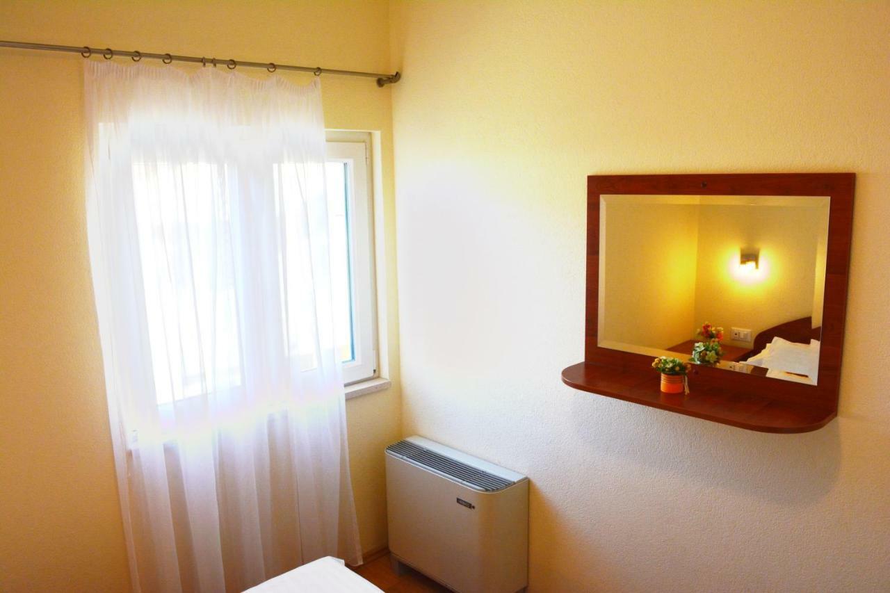 Apartments Villa Lili Tučepi Kamer foto