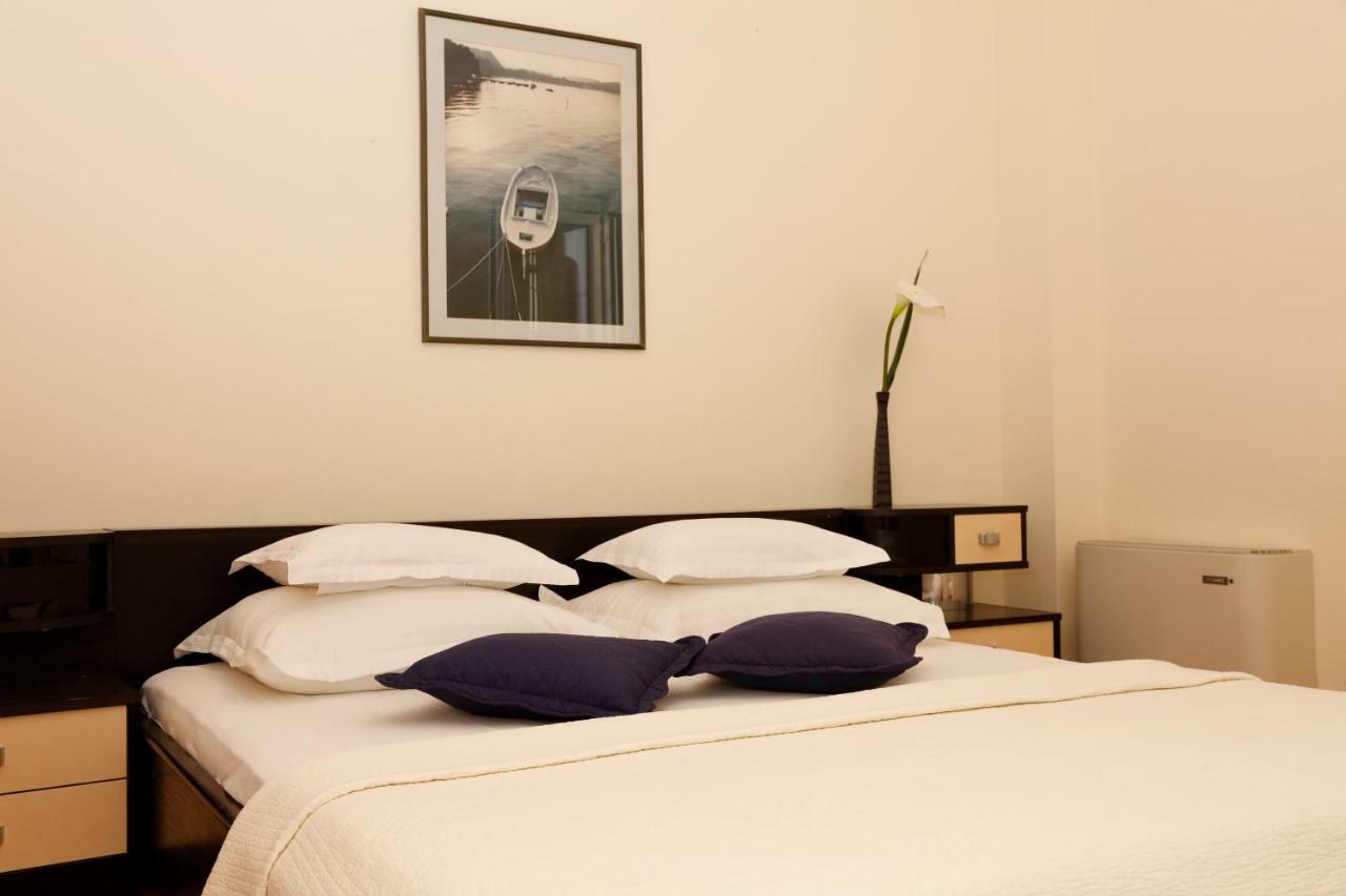 Apartments Villa Lili Tučepi Buitenkant foto