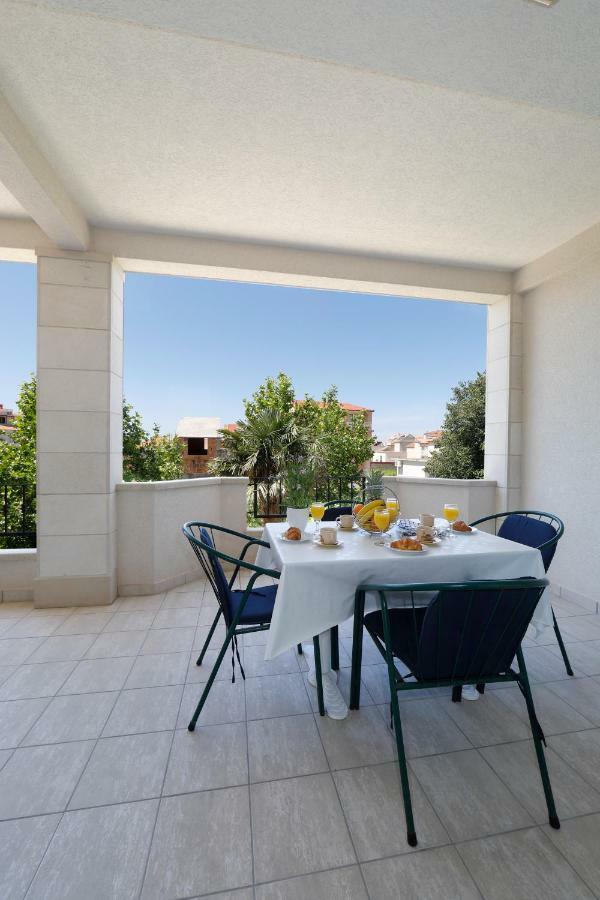 Apartments Villa Lili Tučepi Buitenkant foto