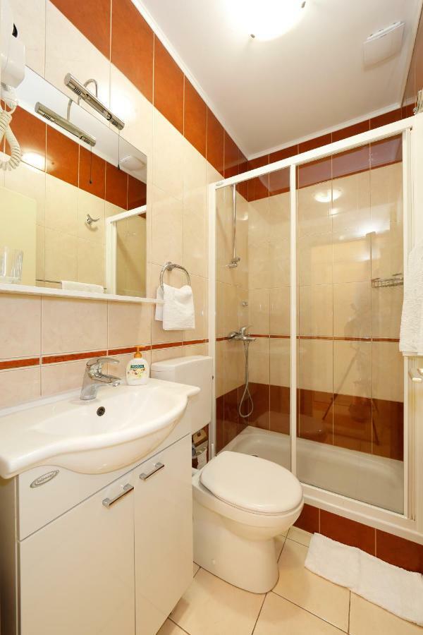 Apartments Villa Lili Tučepi Buitenkant foto