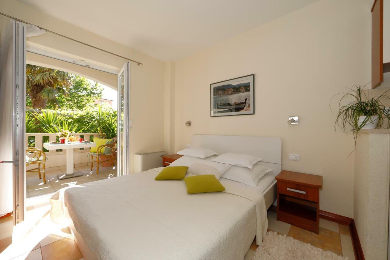 Apartments Villa Lili Tučepi Buitenkant foto